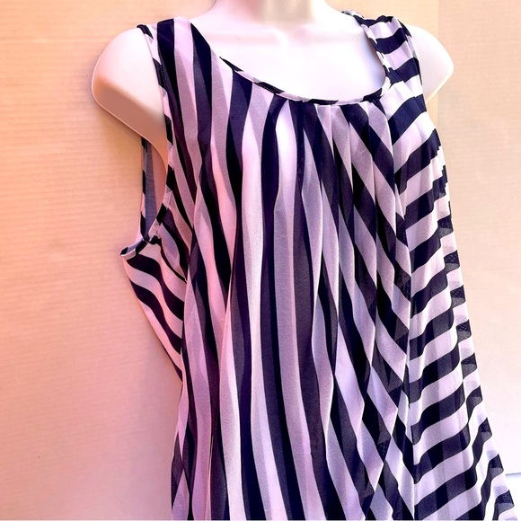 Chico’s 3 top - Picture 2 of 5